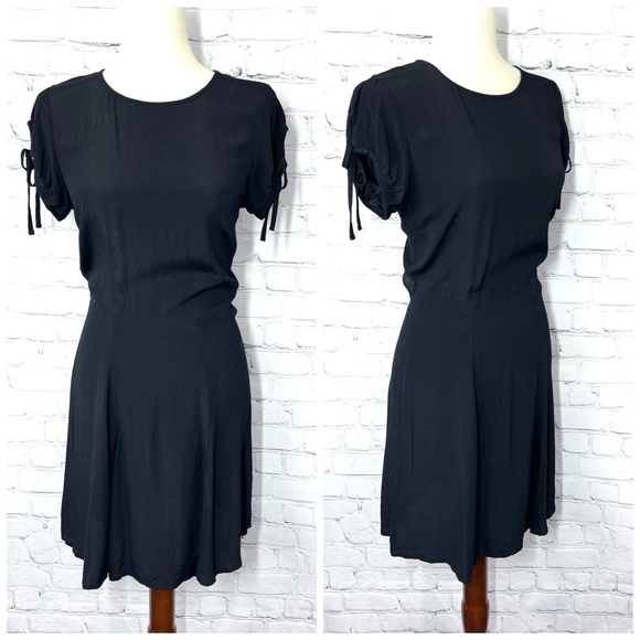 👗NWT🤩 |•URBAN OUTFITTERS•| Black Tie Back Dress Size Medium - Picture 1 of 13